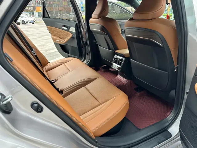 Toyota Avalon — Фото автомобиля 11