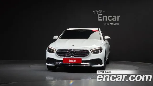 Mercedes-Benz E-Class — Фото автомобиля 3