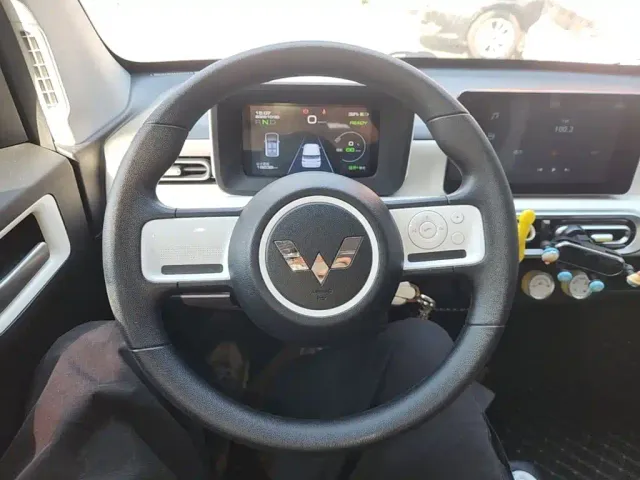Wuling Hongguang Mini EV — Фото автомобиля 10