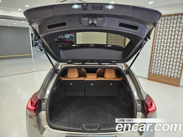 Lexus UX UX300h — Фото автомобиля 6