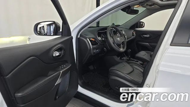 Jeep Cherokee KL — Фото автомобиля 15