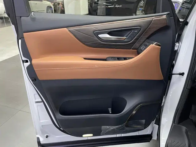 Toyota Vellfire — Фото автомобиля 14