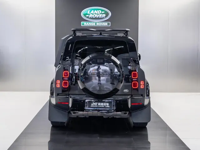 Land Rover Defender — Фото автомобиля 15