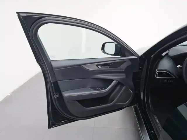 Jaguar XEL — Фото автомобиля 8