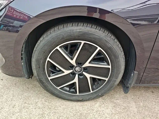 BYD Qin L — Фото автомобиля 22