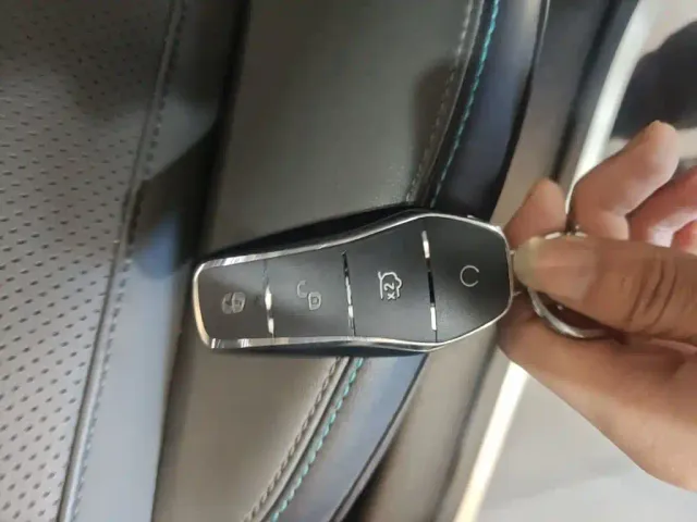 BYD Qin L — Фото автомобиля 8