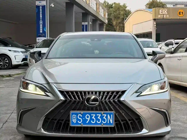 Lexus ES — Фото автомобиля 2