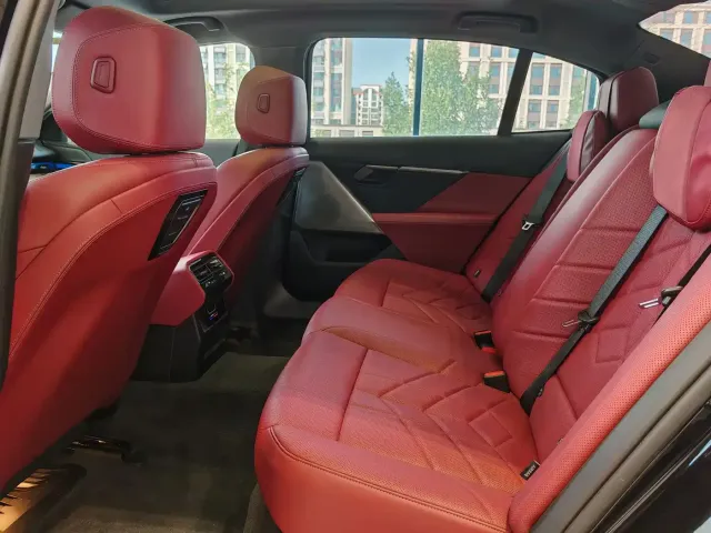 BMW i5 — Фото автомобиля 15