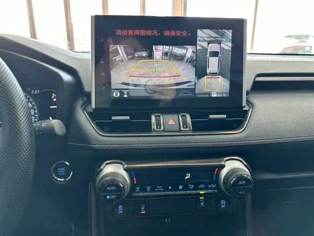 Toyota RAV4 — Фото автомобиля 6