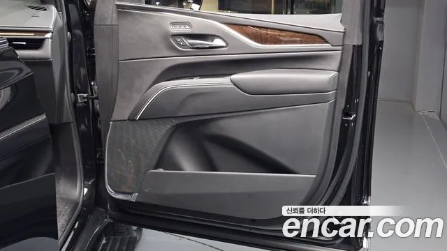 Cadillac Escalade — Фото автомобиля 14