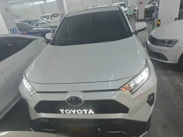 Toyota RAV4 — Фото автомобиля 2