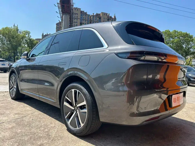 Li Auto L6 — Фото автомобиля 13