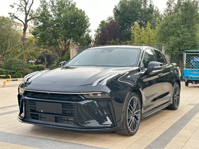Фотография автомобиля — Lynk & Co 03