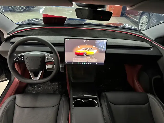 Tesla Model 3 — Фото автомобиля 6