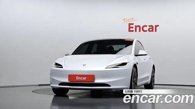 Tesla Model 3 — Фото автомобиля 3