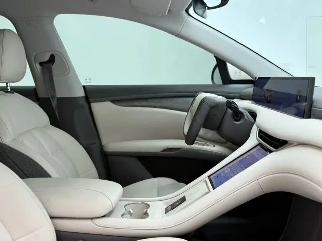 IM Motors LS6 — Фото автомобиля 21