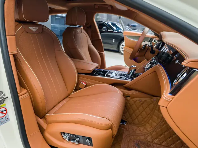 Bentley Flying Spur — Фото автомобиля 7