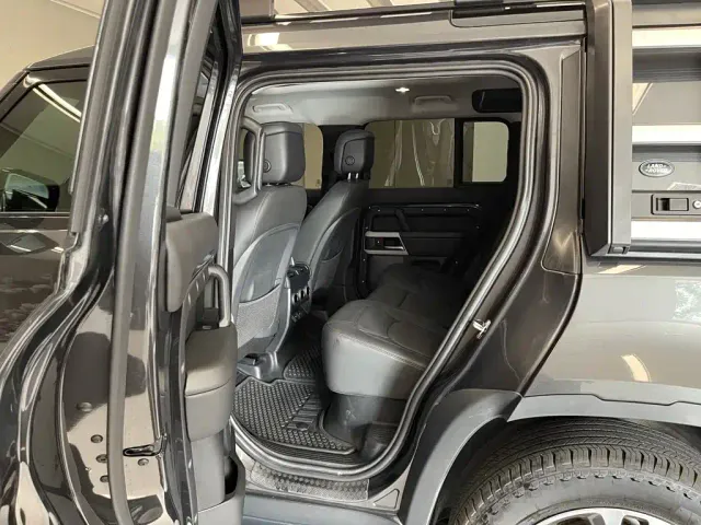 Land Rover Defender — Фото автомобиля 27