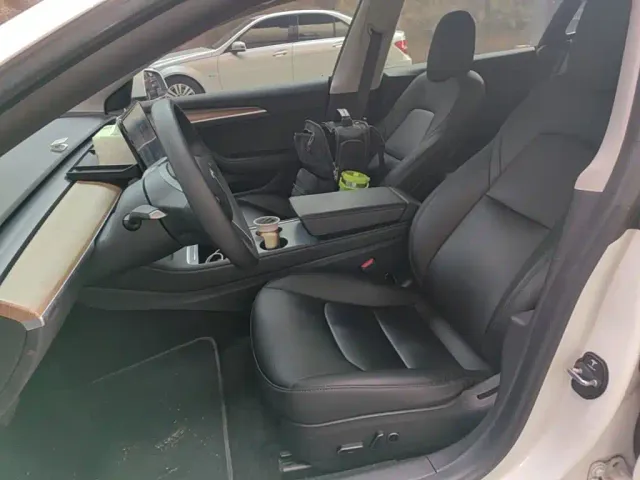 Tesla Model 3 — Фото автомобиля 14