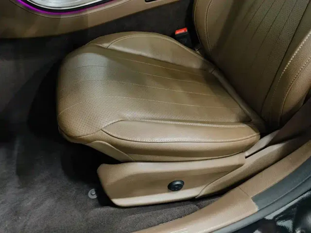 Mercedes-Benz E-Class — Фото автомобиля 20