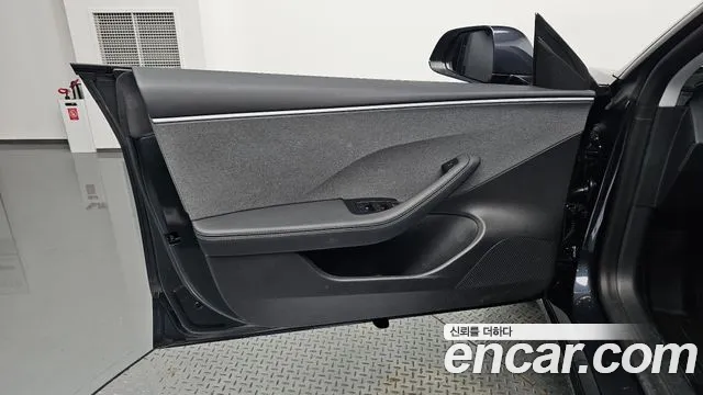 Tesla Model 3 — Фото автомобиля 13
