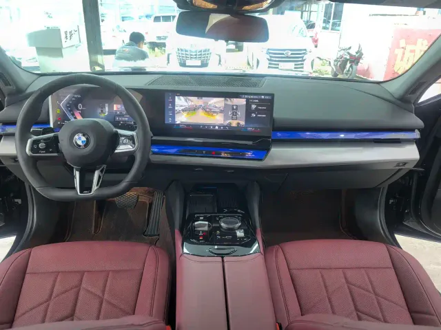 BMW 5 Series — Фото автомобиля 12