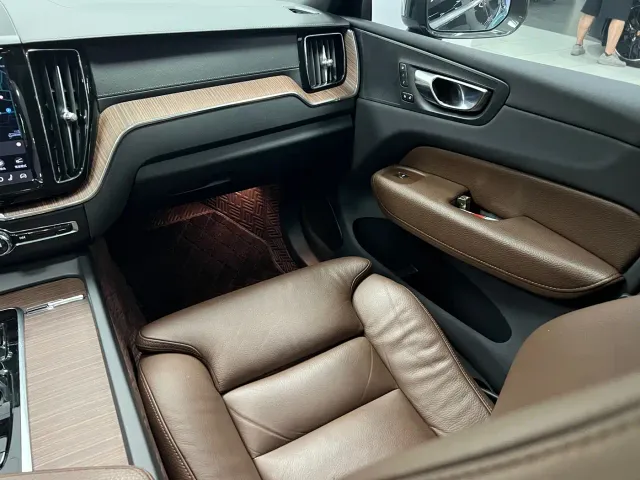 Volvo XC60 — Фото автомобиля 10