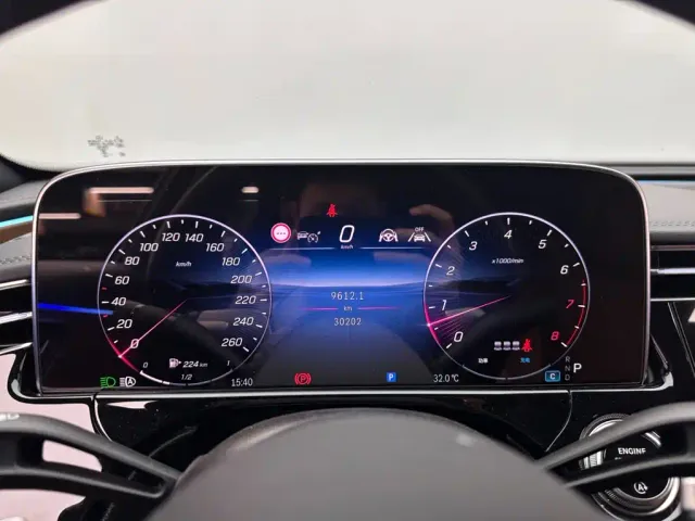 Mercedes-Benz E-Class — Фото автомобиля 14