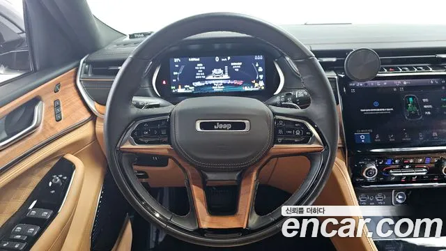 Jeep Cherokee — Фото автомобиля 13