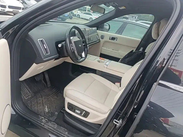 Li Auto L9 — Фото автомобиля 14