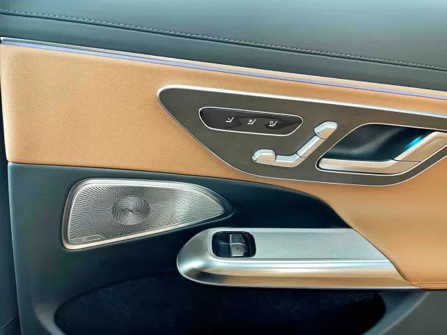 Mercedes-Benz E-Class — Фото автомобиля 11