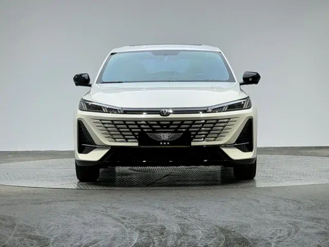 Changan Eado — Фото автомобиля 2