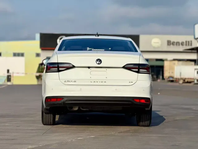 Volkswagen Lavida — Фото автомобиля 5