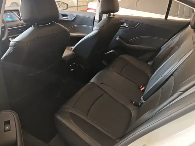 Roewe i5 — Фото автомобиля 12