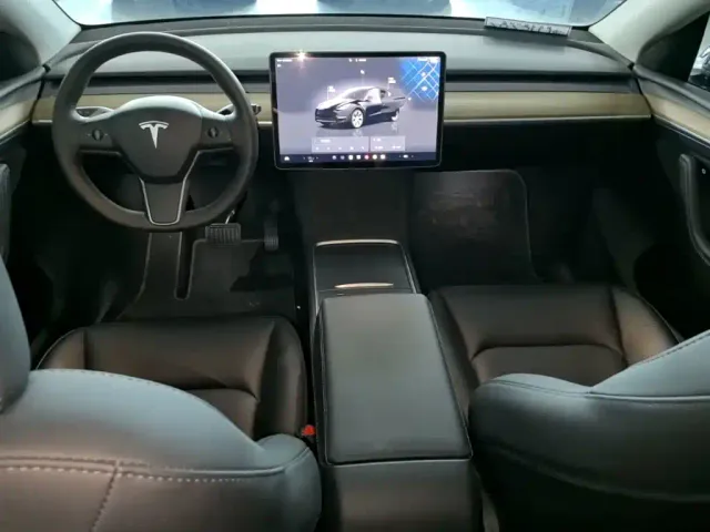 Tesla Model Y — Фото автомобиля 9
