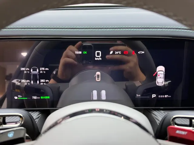 Denza Z9GT — Фото автомобиля 9