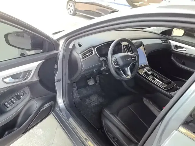 Roewe i6 MAX — Фото автомобиля 11