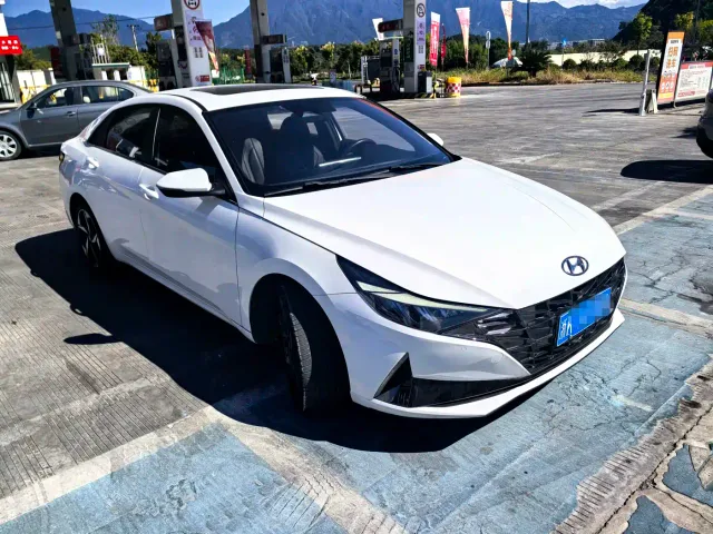 Hyundai Elantra — Фото автомобиля 3