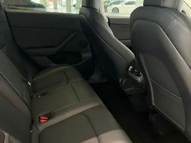 Tesla Model Y — Фото автомобиля 5