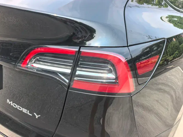 Tesla Model Y — Фото автомобиля 20