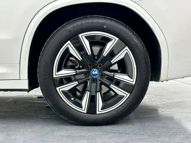 BMW BMW iX3 2024 Leading Edition — Фото автомобиля 30