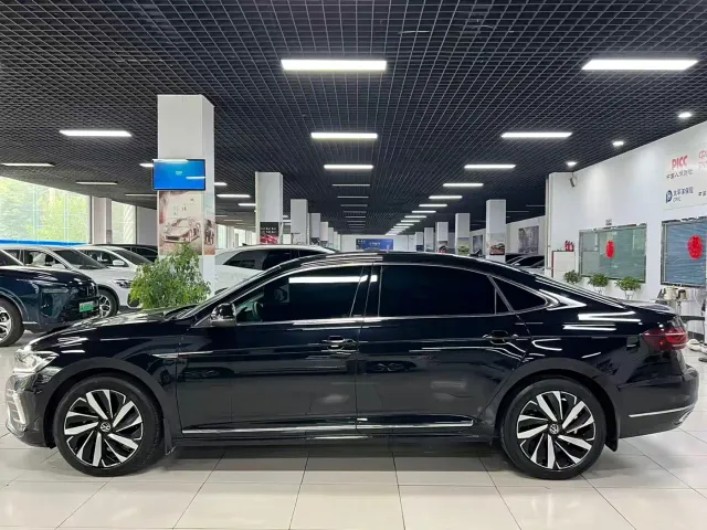Volkswagen Passat — Фото автомобиля 3