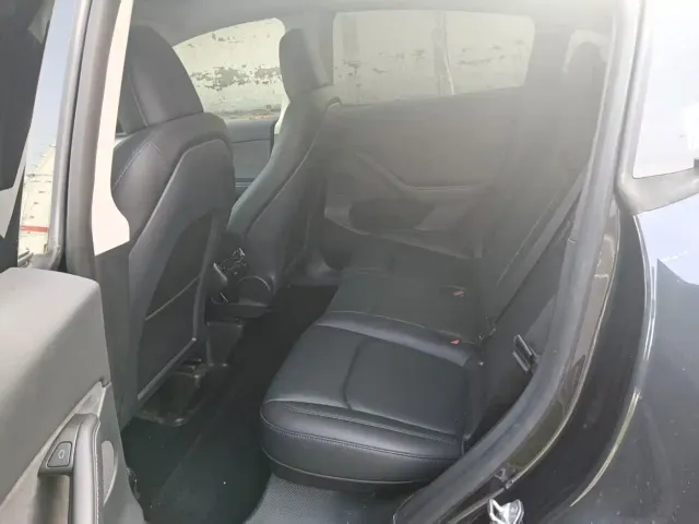 Tesla Model Y — Фото автомобиля 4