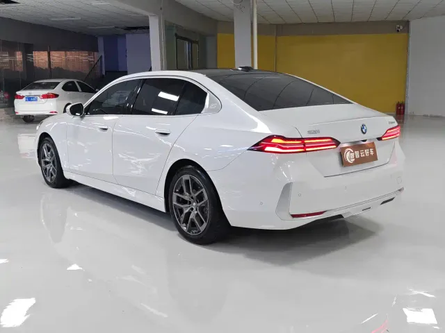 BMW 5 Series — Фото автомобиля 7