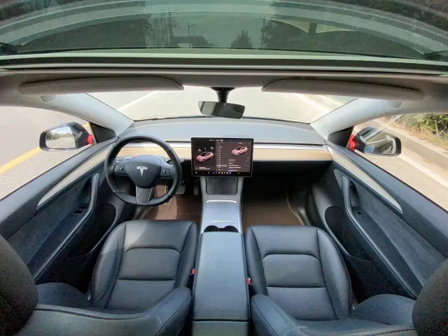Tesla Model Y — Фото автомобиля 18