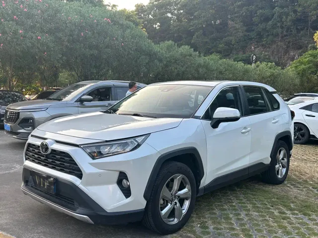 Фотография автомобиля — Toyota RAV4