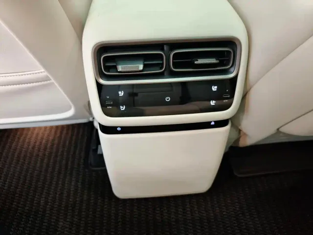 Li Auto i6 — Фото автомобиля 19