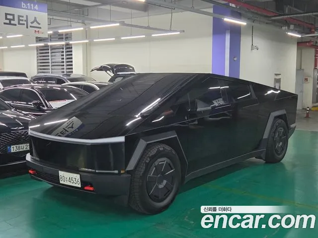 Tesla Cybertruck — Фото автомобиля 2
