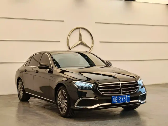 Mercedes-Benz E-Class — Фото автомобиля 3