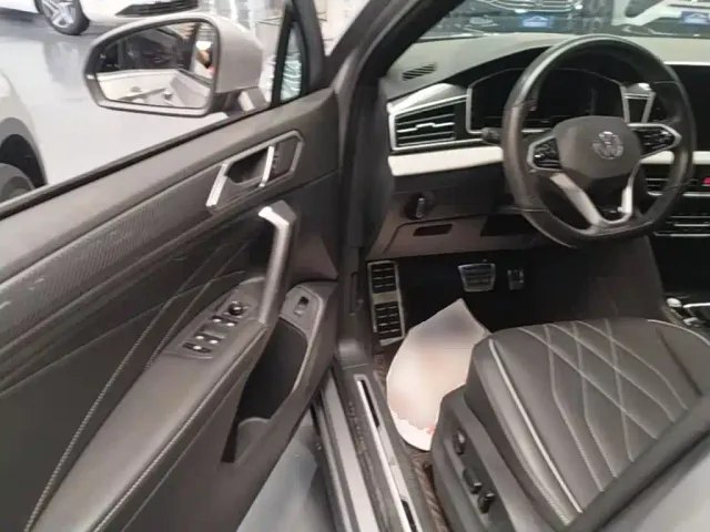 Volkswagen Tiguan L — Фото автомобиля 15